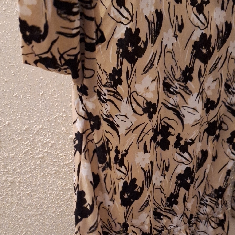 Adrienne Vittadini Black and Cream Abstract Blouse - Picture 6 of 7